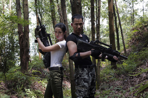 《合金英雄》美女枪手真人视频曝光 盛夏枪战热
